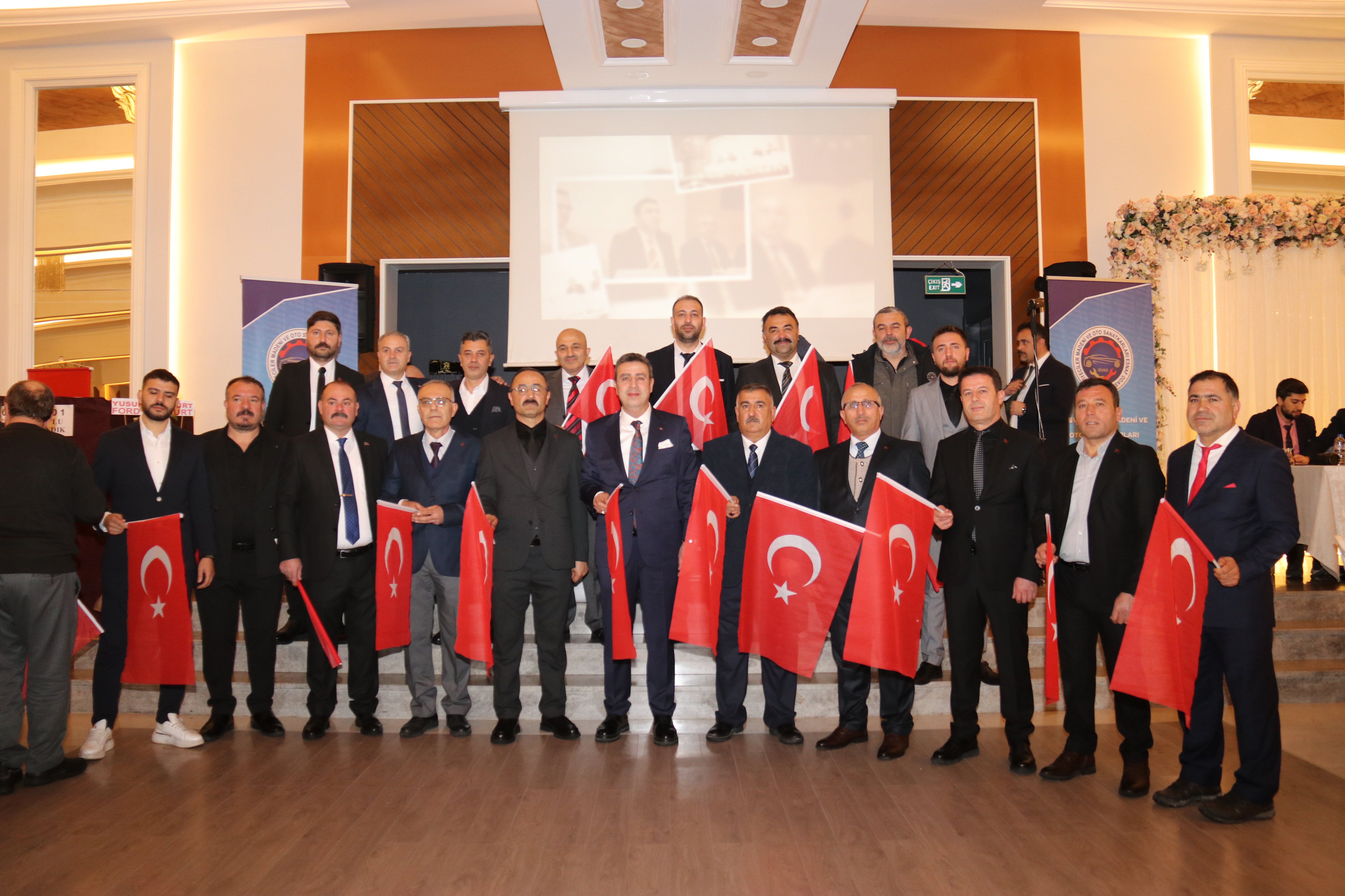 HAKAN DEMİRGİL GÜVEN TAZELEDİ