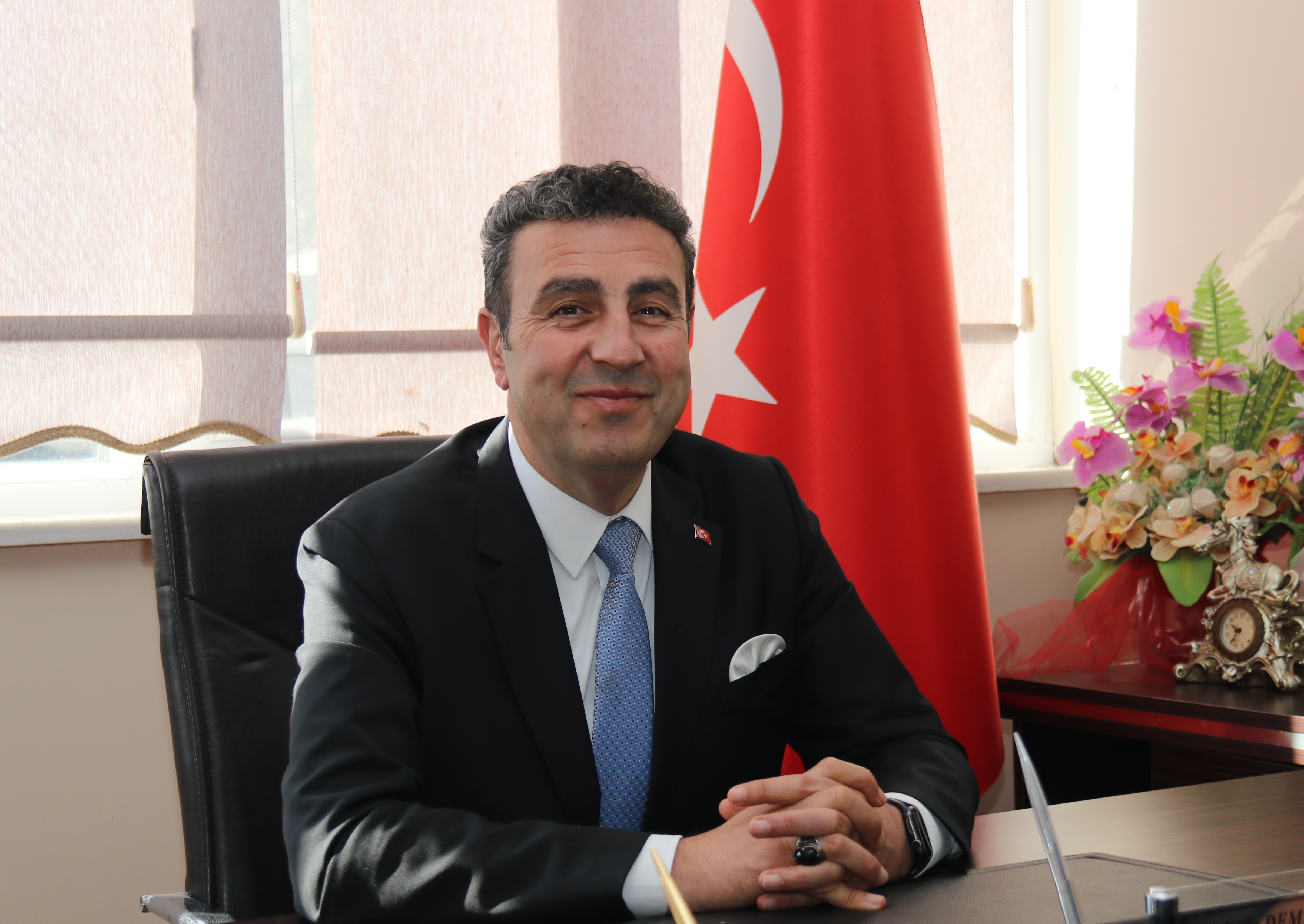 GAZETECİLİK ZOR BİR MESLEKTİR GAZETECİLİK ZOR BİR MESLEKTİR