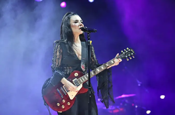 Türk rock  sanatçısı Fatma Turgut rüzgarı esti