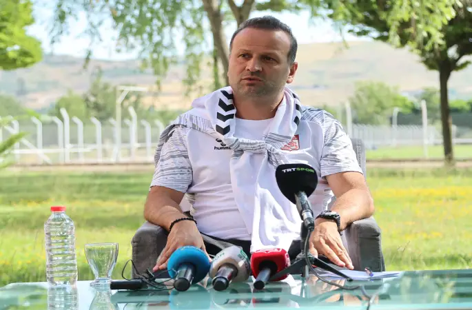 Osman Zeki Korkmaz: Sahada Gurur Veren Bir Takım Oluşturmalıyız