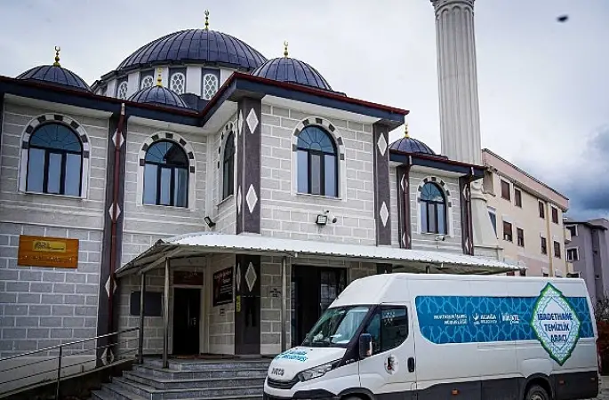 Aliağa Belediyesi'nden Ramazan Öncesi İbadethanelerde Kapsamlı Temizlik