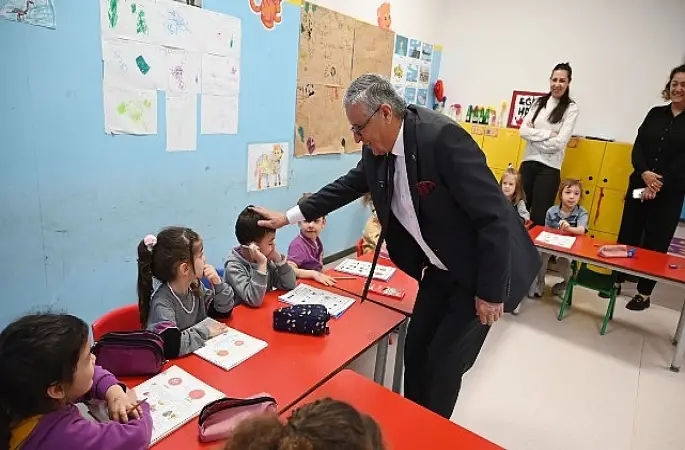 Başkan Topaloğlu, öğrencilerin kitap etkinliğine katıldı