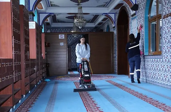 Bayraklı Ramazan'a Hazır