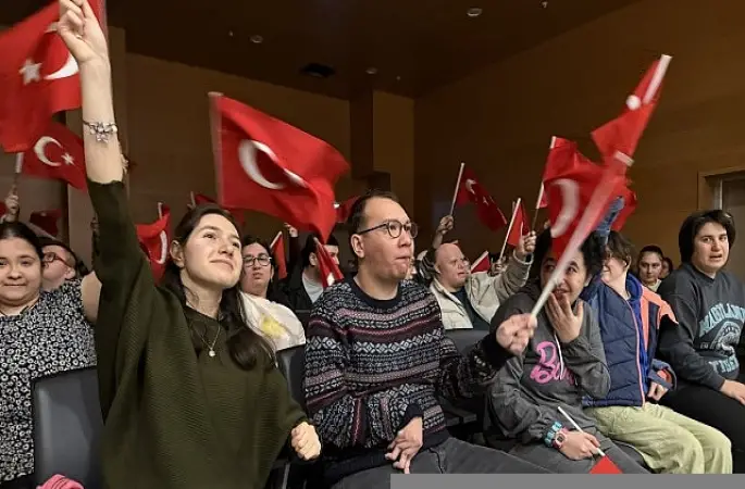 Beyaz Kalpler, Mehmet Akif Ersoy'u andı