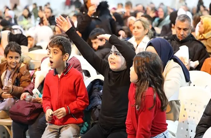 Büyükşehir'in İzmit'teki kardeşlik sofrası dolup taşıyor