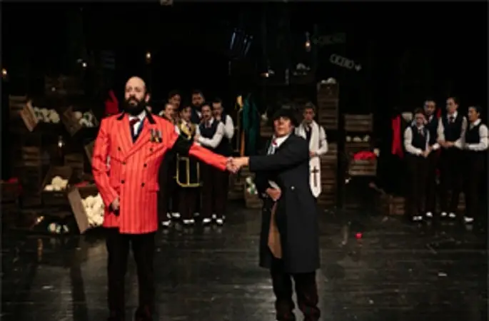 İzmir Şehir Tiyatroları'ndan görkemli prömiyer