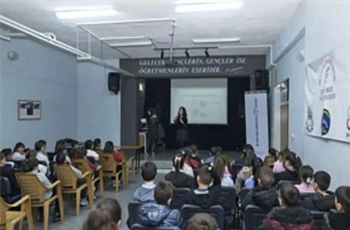 İzmir'de çocuklar iklim için ayakta