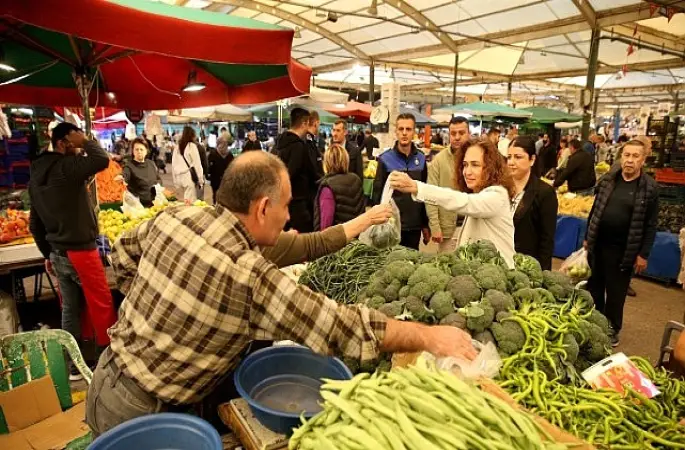 Karşıyaka'dan çocukları şiddet sarmalından koruyacak tarihi karar:  Pazar yerlerinde kesici alet satışına son!
