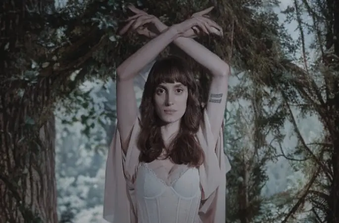 Leliel'den içsel bir yüzleşme: 'Söz Gelimi' (Synthetic Stars) yayında!